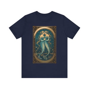 Camisa de sirena lesbiana Camisa sáfica Camisa sirenacore Camisa de cartas Tarot Camisa lésbica Ropa sáfica Camisas de tarot Mujeres Camisa queer imagen 4