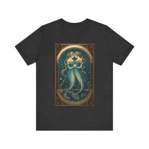 Camisa de sirena lesbiana Camisa sáfica Camisa sirenacore Camisa de cartas Tarot Camisa lésbica Ropa sáfica Camisas de tarot Mujeres Camisa queer Dark Grey Heather