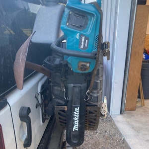 Chainsaw mount