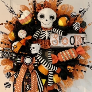 Cute Skeleton Wreath, Halloween Wreath, Halloween Decor, Halloween Decorating, Halloween Home Decor, Skeleton Wreaths, Halloween Wreaths
