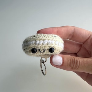 Porte-clés bagel au crochet : breloque peluche fait main