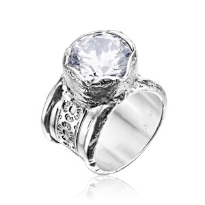 Anillo floral ancho de plata de ley con circonita cúbica