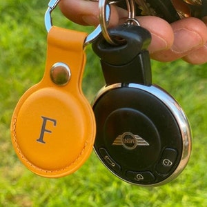 Étui AirTag jaune personnalisé Apple, étui de protection Air Tag, porte-clés, cuir PU gravé et fait main, étui AirTag personnalisé