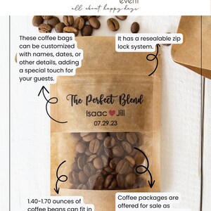 Op de afbeelding: Een bruine papieren koffiezak met een hersluitbare ritssluiting. De zak is gevuld met koffiebonen en heeft een label met de tekst "The Perfect Blend" met de namen "Isaac" en "Jill" en de datum "07.29.23". De tekst "1.40-1.70 ounces of coffee beans can fit in a small coffee bag and 2.10-2.50 ounces in a large coffee bag." is op de zak gedrukt. De tekst "Coffee packages are offered for sale as empty. The coffee beans in the photos are used for visual purposes." is gedrukt aan de rechterkant van de afbeelding.