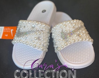 Pearl Nike Victoria One Women’s Slide (White)