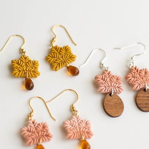 DAN-2457S | Detailed Clay Leaf Earrings | Earrings for Fall | Polymer Clay | Dangle | Autumn