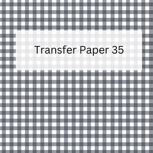 Puede incluir: Una hoja de papel de transferencia blanca con un patrón de cuadros vichy en blanco y negro. El texto "Transfer Paper 35" está impreso en negro en la hoja.
