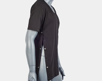 Modello di maglietta con bottoni a pressione laterali, maglietta per chemioterapia / maglietta per riabilitazione / maglietta per dialisi / maglietta per infusione / da donna / da uomo / colore nero