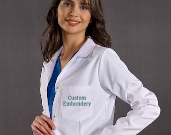 WonderWink Laborkittel, gestickte medizinische Krankenhausuniform personalisiertes Geschäft und Name Titel Dr