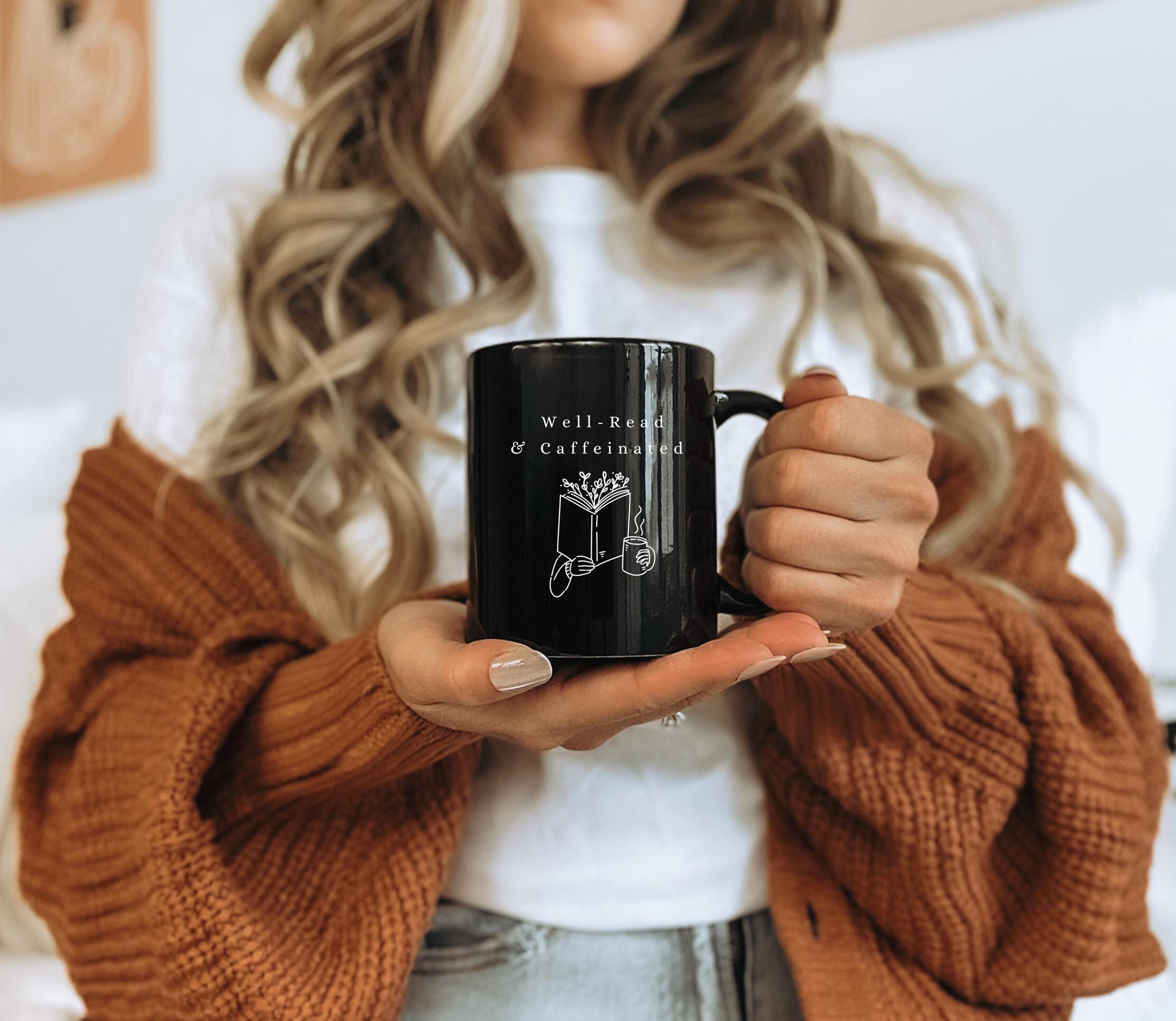 Tazza "Bene letto e caffeinata", ben letto, società ben letta, donne ben lette, tazza da caffè ben letta, regalo per amanti dei libri, regalo di Natal