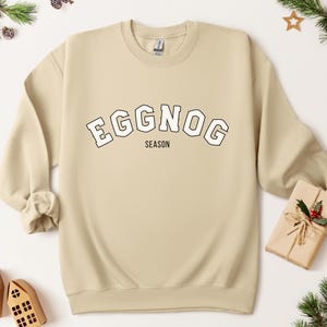 Sudadera de la temporada de ponche de huevo, sudadera de ponche de huevo, sudadera navideña para ella, temporada de ponche de huevo, camiseta de ponche de huevo, sudadera navideña. Bebidas navideñas