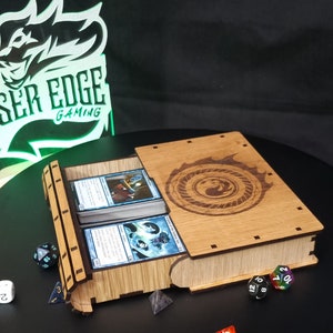 Red Mana Sliding Aufbewahrungsbuch, Spieleaufbewahrung, Würfelbox, Kartendeck-Box, Dungeons and Dragons, Magic the Gathering