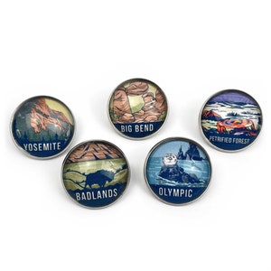 US National Parks Pinbacks, Anstecknadeln aus Glas – Gletscher, Yosemite, Acadia, Zion, Yellowstone