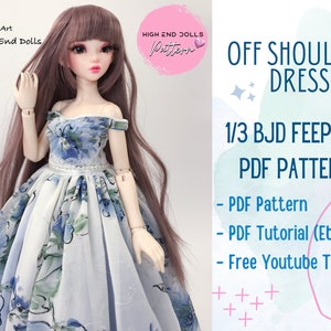 Op de afbeelding: Een PDF-patroon voor een poppenjurk met een off-shoulder ontwerp. De jurk is wit met een blauwe bloemenprint en een witte kantversiering. Het patroon is voor een 1/3 BJD FeePle60 pop. Het patroon bevat een PDF-tutorial en een gratis YouTube-tutorial.