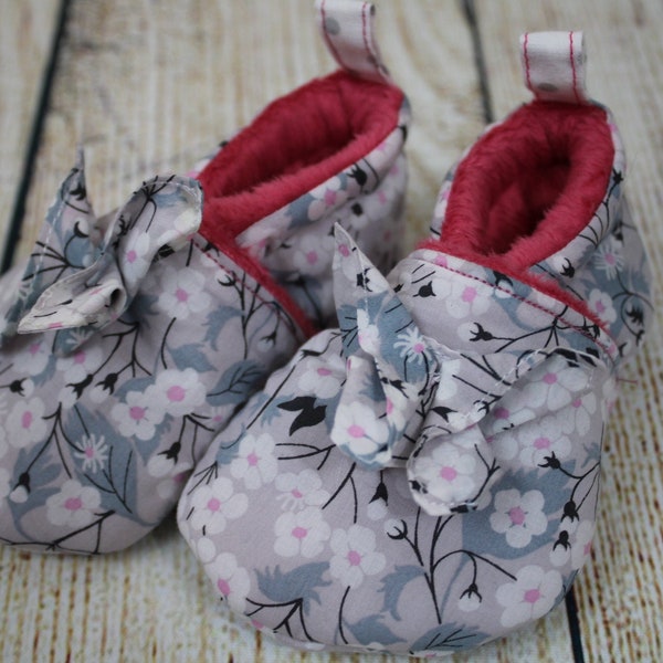 chaussons bébé liberty mitsy gris et papillons origami