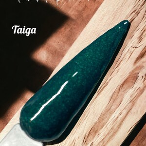 Taiga. Green shimmer dip powder. Chromable dip powder. DIY dip nails. Dual purpose acrylic powder. Nails.