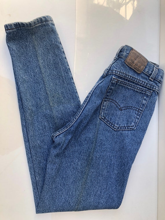 VINTAGE High-Rise Denim Levis 900 series - image 2