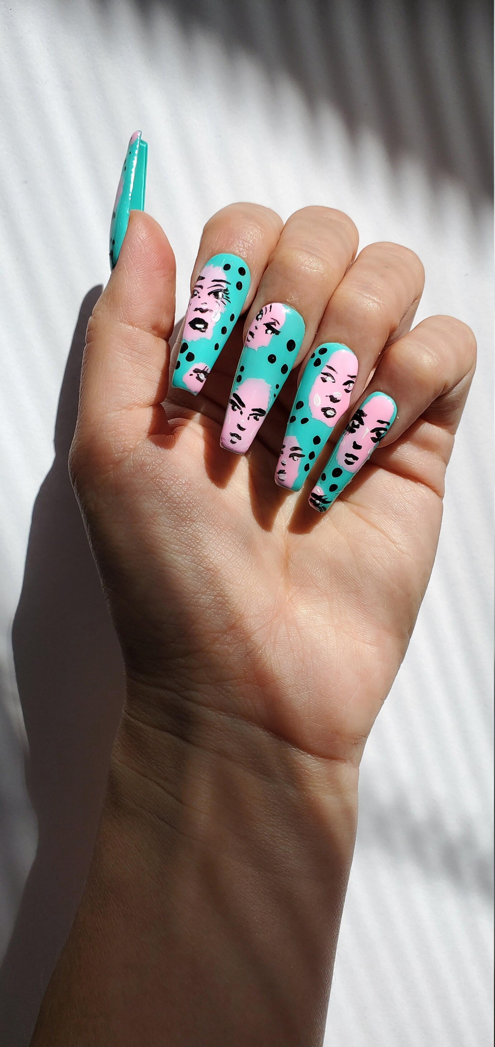 Teal Press On Nails with Abstract Face Design / Arte de uñas | Etsy