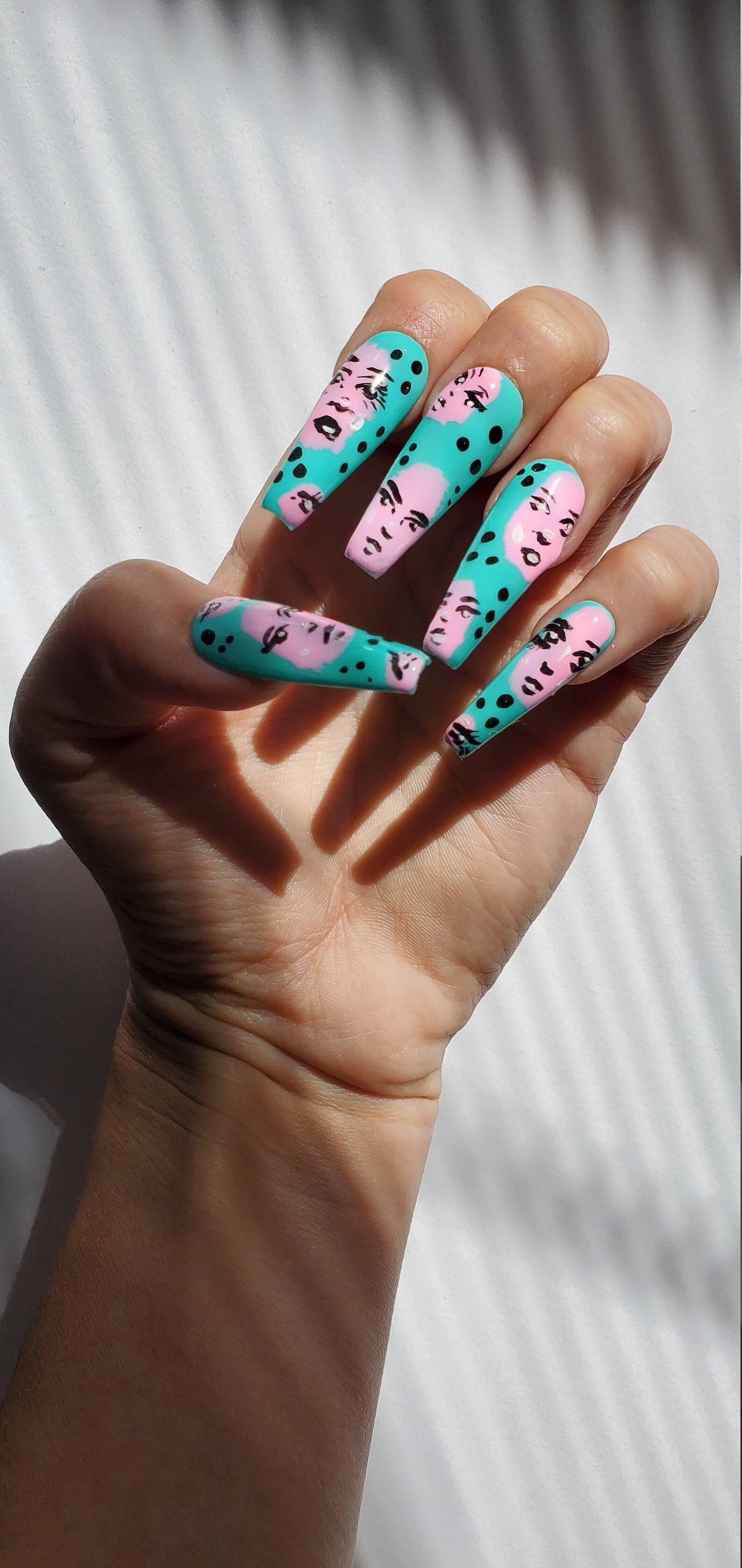 Teal Press On Nails with Abstract Face Design / Arte de uñas | Etsy