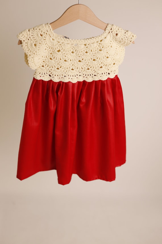 Vestido niña ganchillo y tela sale