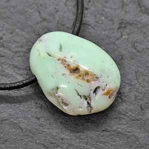 Genuine CHRYSOPRASE GEMSTONE PENDANT tumbled stone-drilled with ribbon (original photo) #E5