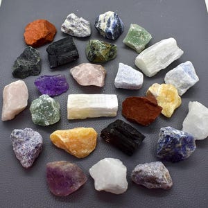 1 kg bunt gemischte EDELSTEINE Rohsteine Mix Wassersteine Edelsteine Schleifsteine 3 - 5 cm / 20 - 30 Steine