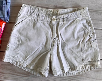 y2k / early 00s mid waist khaki cargo shorts, bkle small 2000s