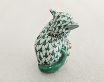 Herend Green Fish Net Miniature seated Cat Figurine 6 cm
