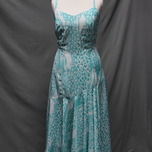 Flirty Vintage 1980s Dress || Size UK 12 || White & Green Drop Waist Midi Summer Dress with Full Skirt