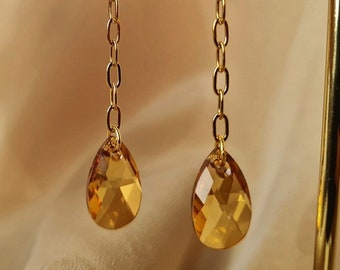 Boucles d'oreilles chaînes or pendantes avec perles gouttes facettées en cristal Blanc Soleil ou Ambre ou Rose Fuschia, modèle Dream Big