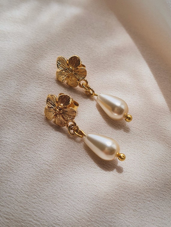Pearl and Gold Flowers