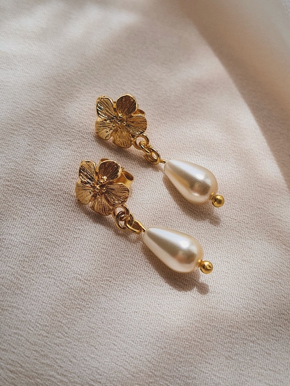 Gold flower dangle best sale earrings