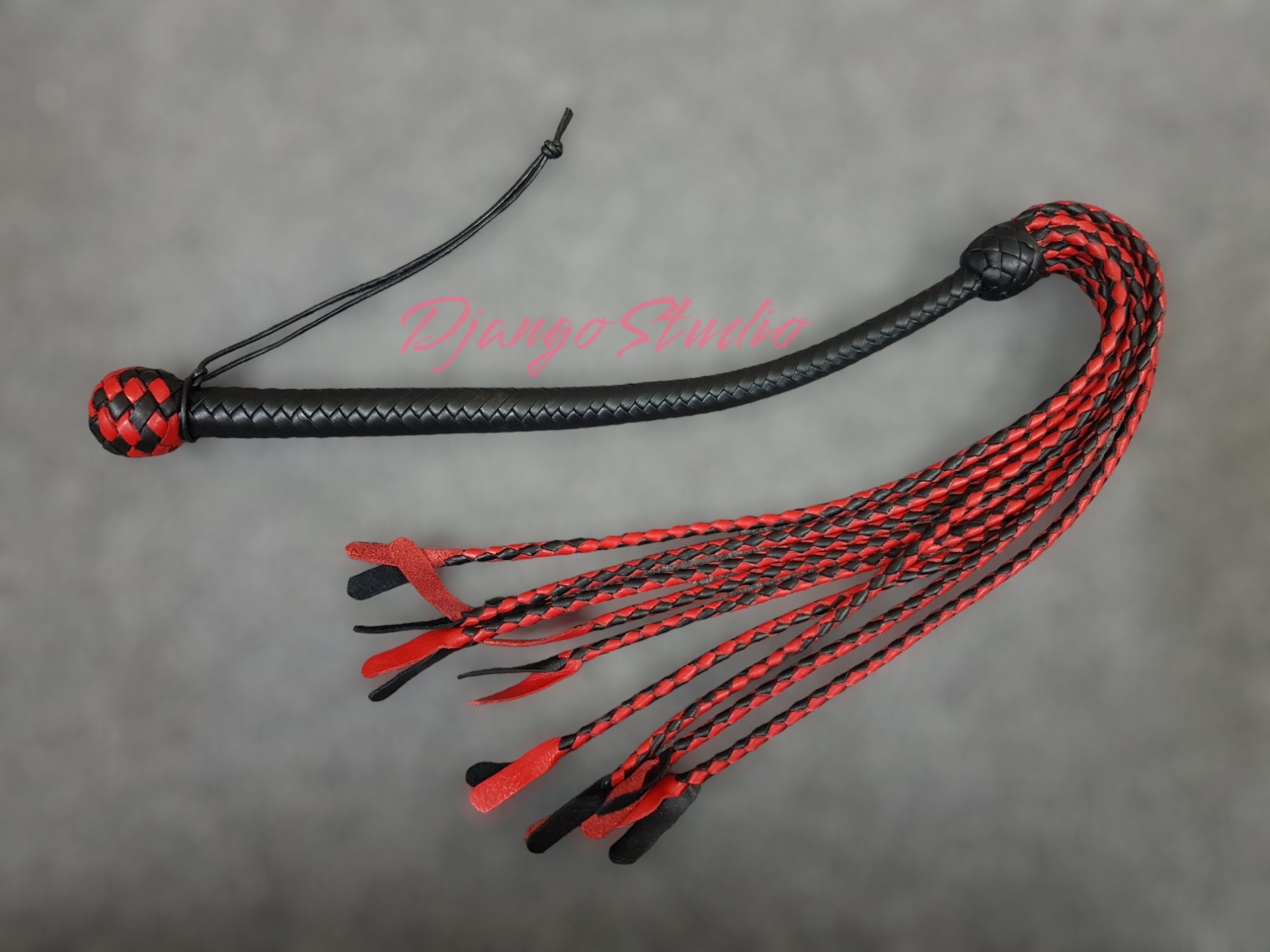 Cat-O-Nine Tails Rindsleder Auspeitscher 9 Schwänze Schwarz