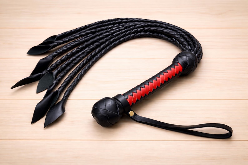 Handmade Leather Flogger Set of 3 – Premium Braided Leather Whips, Top Grain Leather Flogger, Artisan Leather Gift image 2