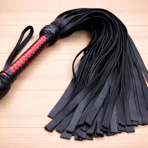 Handmade Leather Flogger Set of 3 – Premium Braided Leather Whips, Top Grain Leather Flogger, Artisan Leather Gift image 4