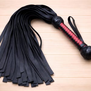 Handmade Leather Flogger Set of 3 – Premium Braided Leather Whips, Top Grain Leather Flogger, Artisan Leather Gift image 11