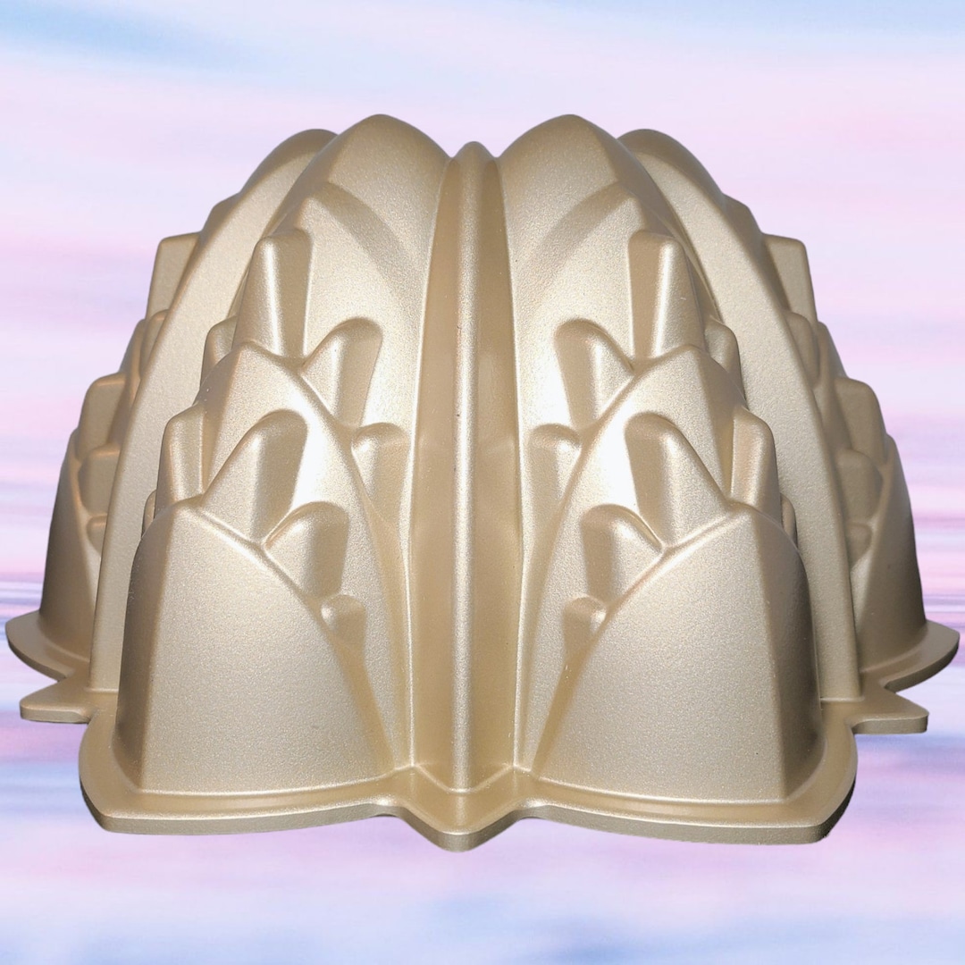 Rare New Nordic Ware Skyline Bundt Cake Baking Pan Cast Aluminum Bake