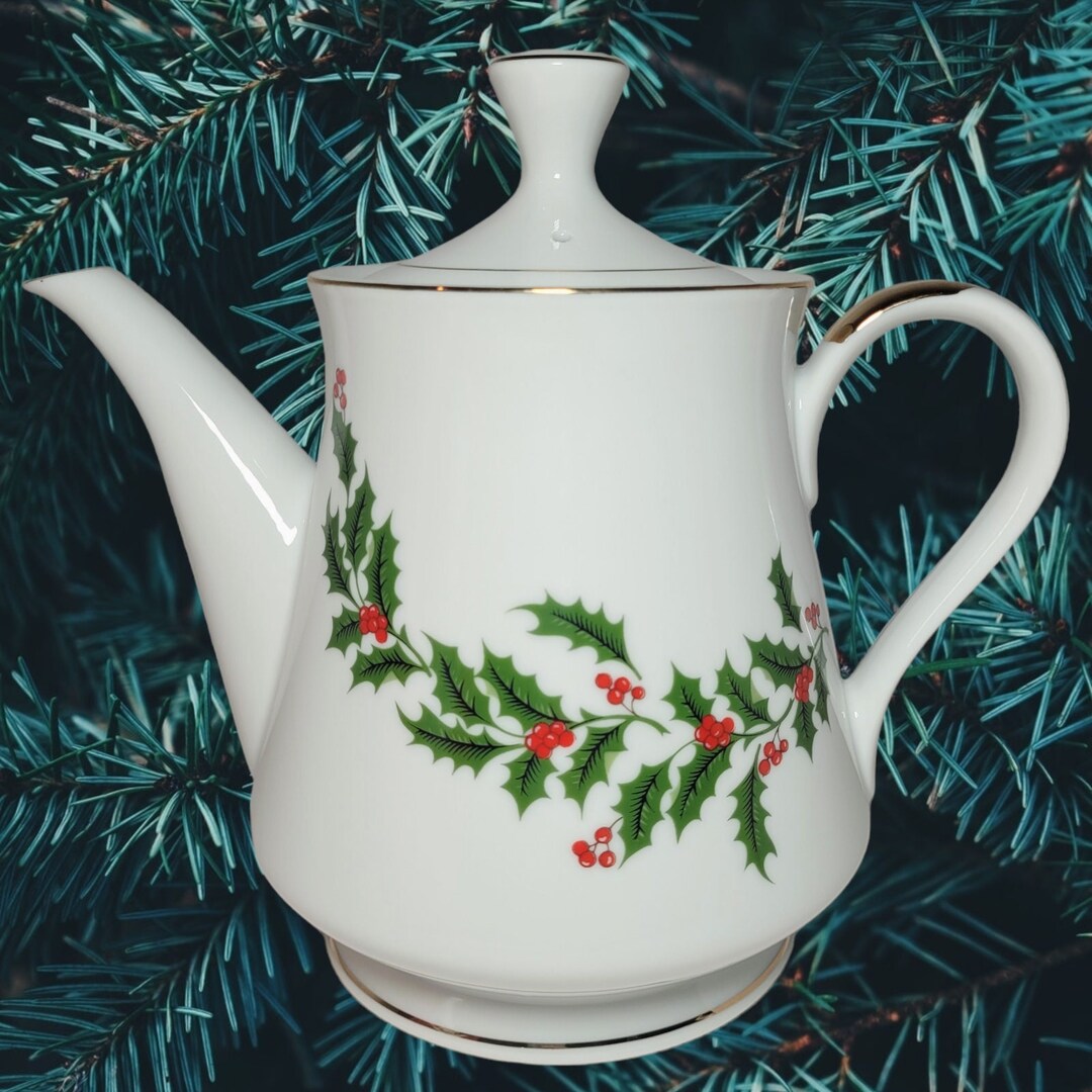 Vintage 1986 Macy's All the Trimmings Christmas 48oz. Porcelain Coffee