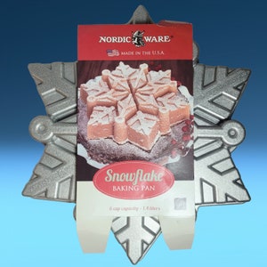 Sweet Snowflakes Shortbread Pan - Nordic Ware