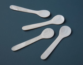 Seashell spoons (5''L), large spoon, caviar spoon, mother of pearl spoons, mussel shells spoons, white spoons, cutlery, salt spoon