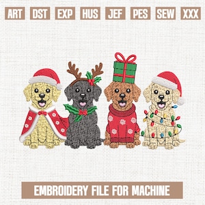 Könnte beinhalten: Stickdatei mit vier Cartoon-Hunden, die zu Weihnachten gekleidet sind. Einer trägt einen Weihnachtsmannhut und -umhang, ein anderer hat Geweih und Stechpalme, ein dritter trägt einen Geschenkboxhut und -pullover, und der letzte ist mit Lichterketten umwickelt.