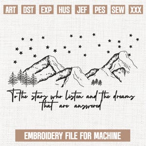 Può includere: Illustrazione in bianco e nero di montagne, alberi e stelle. Il testo recita: "Alle stelle che ascoltano e ai sogni che si avverano". Sotto, c'è scritto "File di ricamo per macchina".