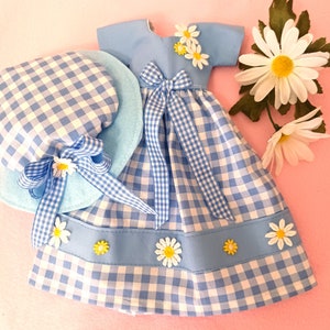 Blue Gingham Gown And Fancy Hat With Daisy Appliques' For 14 " Dolls Like Wellie Wishers, And 1950 Plastic Dolls Too, Fits  Toni P  90