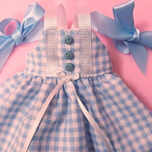 Gingham Doll Outfit: Blue Top, White Shorts, Hair Ribbons - Fits 14" Dolls afbeelding 3