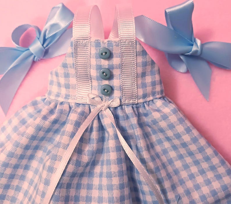Gingham Doll Outfit: Blue Top, White Shorts, Hair Ribbons - Fits 14" Dolls afbeelding 3