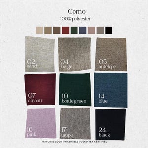 Op de afbeelding: Een kleurenkaart voor Como 100% polyester stof met negen vierkante stalen in zand, beige, antilope, chianti, flessengroen, blauw, roze, taupe en zwart. Elke staal is gelabeld met een nummer en kleurnaam. Tekst: Natural Look, Washable, Oeko Tex Certified.