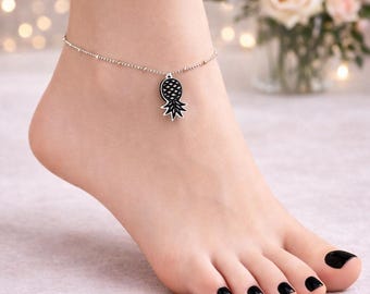 Ankle bracelet with a libertine symbol: inverted pineapple, hotwife clubbing