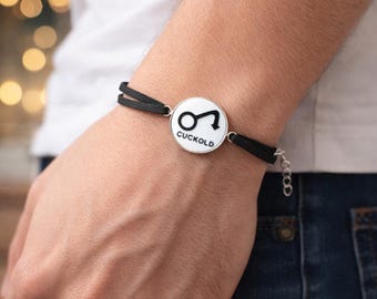 Bracelet cuckold Queen Of Spade cuckolding libertine candaulism