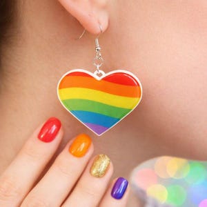 Pendientes de corazón arcoíris • Joyas LGBTQ+