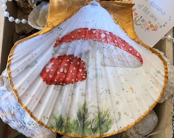 Hand decorated decoupaged shell trinket dish fly agaric gold finish 11-13cm